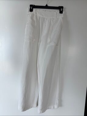 Women’s White Cropped Wide-Leg Cargo Pants with pockets